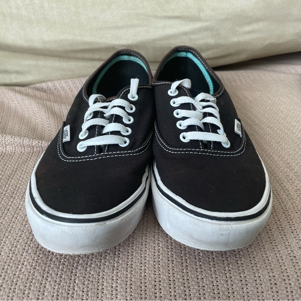 Vans authentic comfycush black white
Men’s 8.5 women’s 10